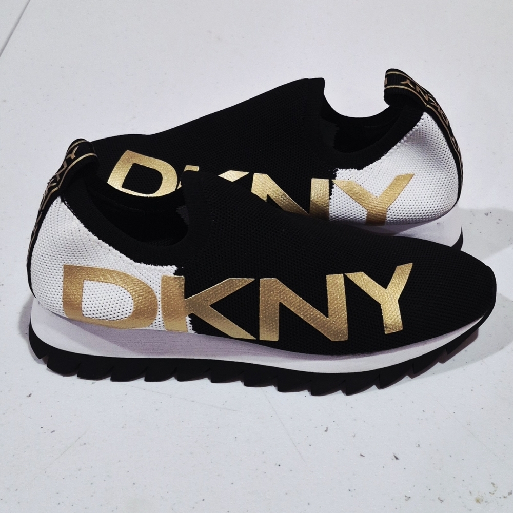 DKNY Black and White Sneakers with Bold Gold Logo - Sise 5.5M.